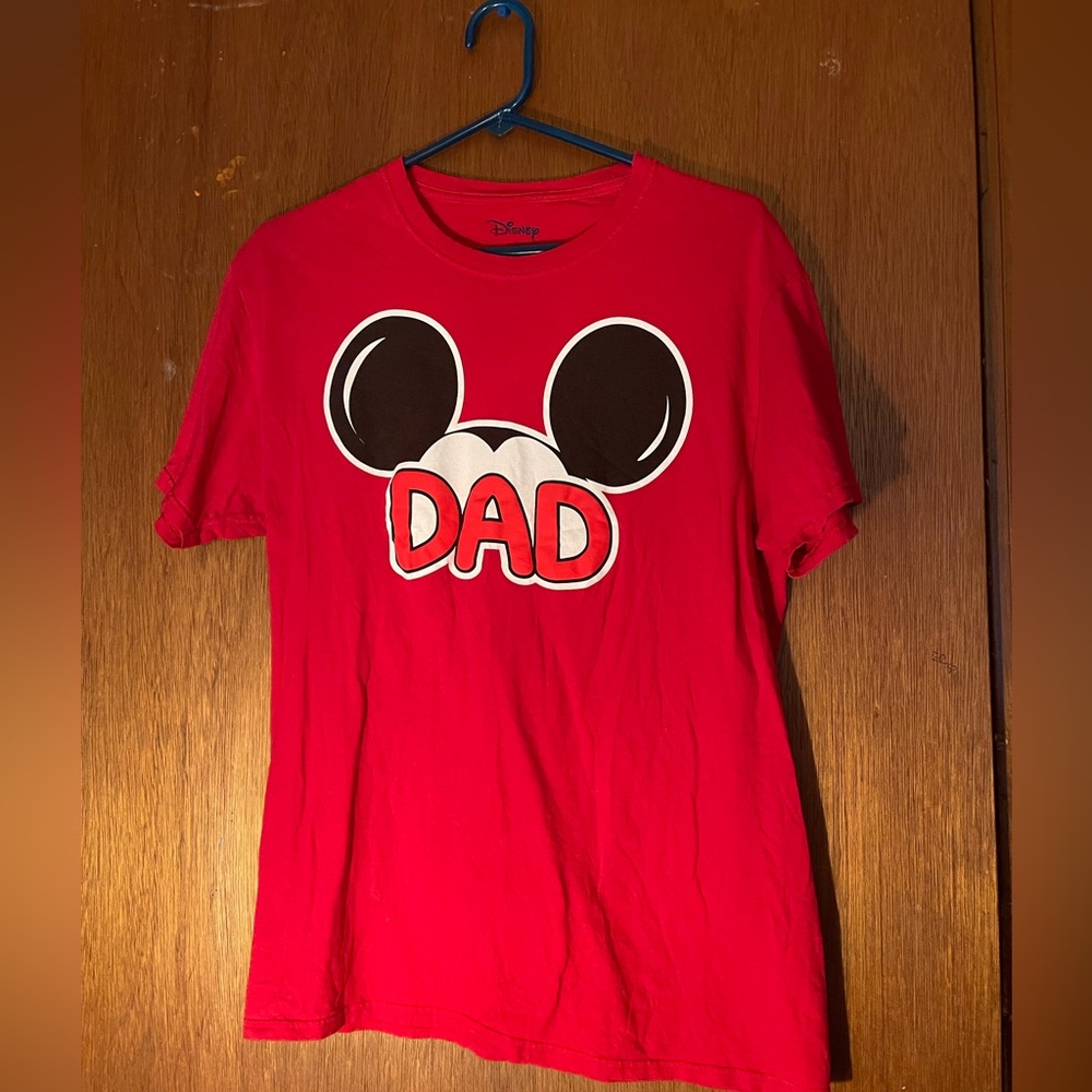 Disney Mickey Mouse Dad Red Graphic T-Shirt Mens Medium AB1010 Short Sleeve Tee
